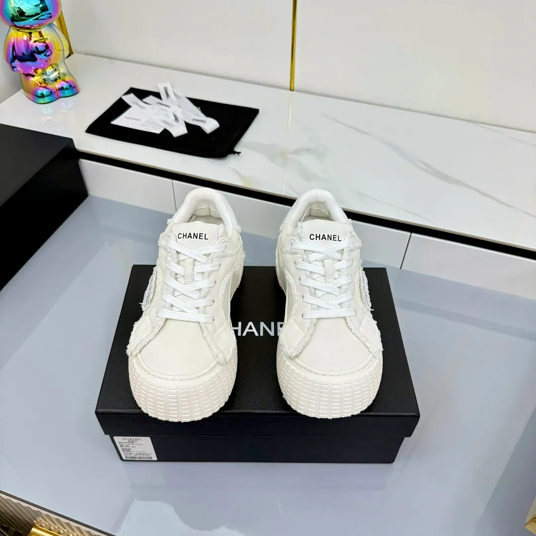 👟👟Ex-factory price 640👟👟 Chanel bread shoes ~ original calfskin panda shoes Chanel 25C latest hot style panda black and white sports shoes casual sneakers Xiaoxiang hot item classic black and white panda color coco girls must pay Fabric: original custom mixed sheepskin lining: original imported breathable mesh lining outsole: Original molded rubber + TPU combination Size: Women's 35-41 Buy now👉